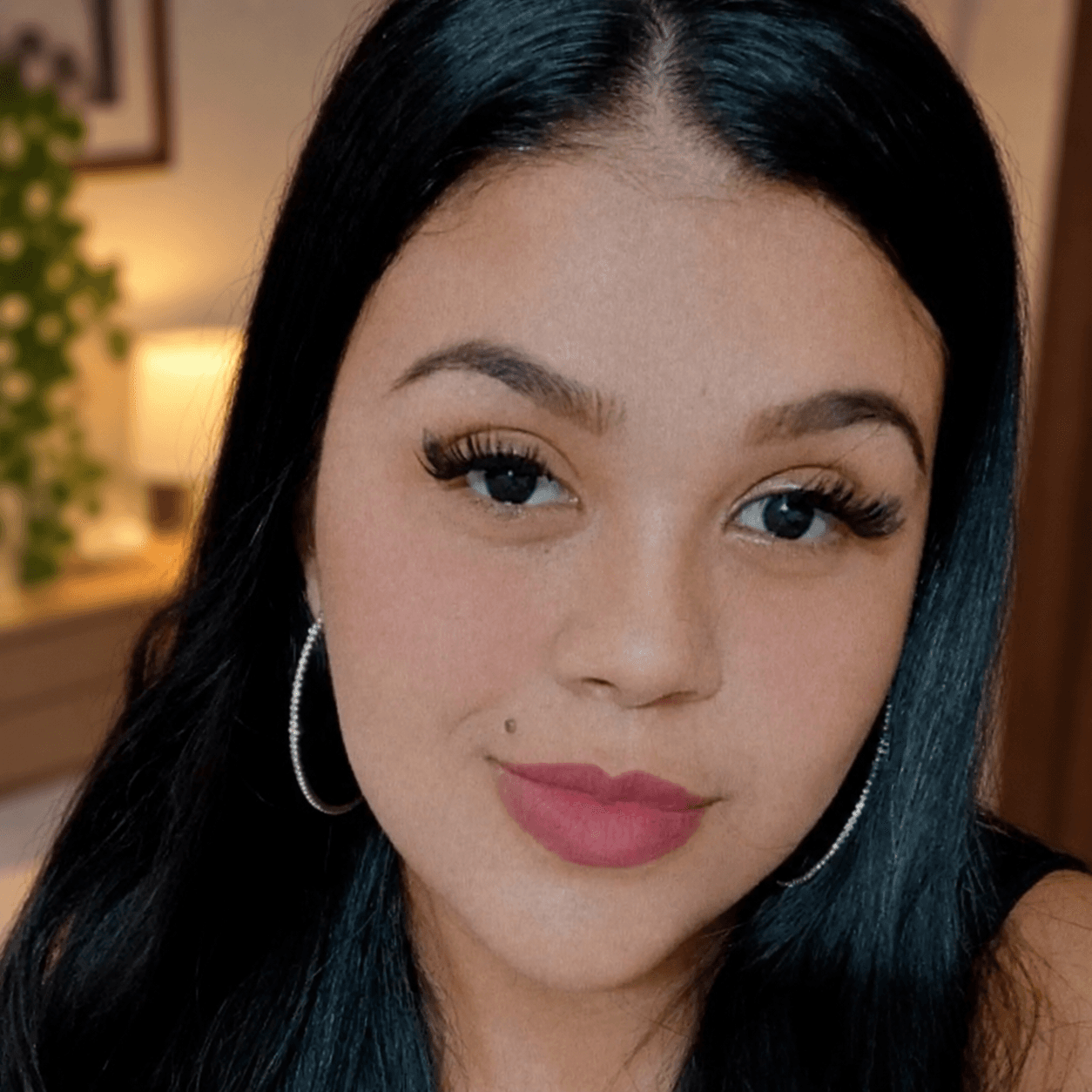 Jeniffer Souza, especialista em cílios e sobrancelhas